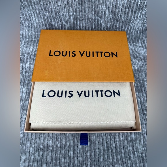 LOUIS VUITTON WALLET - MAROON CARD & CASH WALLET - Picture 11 of 12